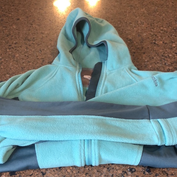 Like new Columbia hooded sweatshirt - Picture 5 of 5